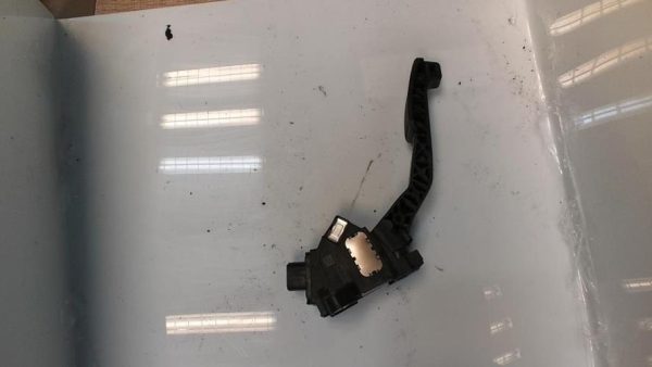 Pedalier d'accelerateur TOYOTA YARIS 2 PHASE 2 Essence - Image 4