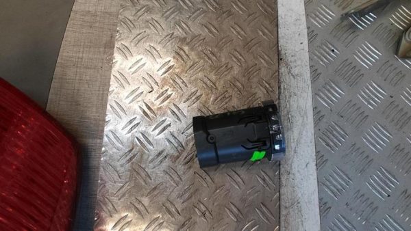Aerateur tableau de bord PEUGEOT 308 1 SW PHASE 1 BREAK Diesel - Image 3