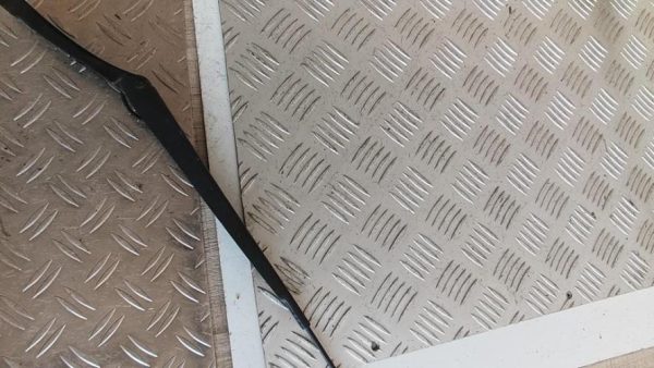 Bras essuie glace avant droit VOLKSWAGEN TOURAN 1 PHASE 1 Diesel - Image 2