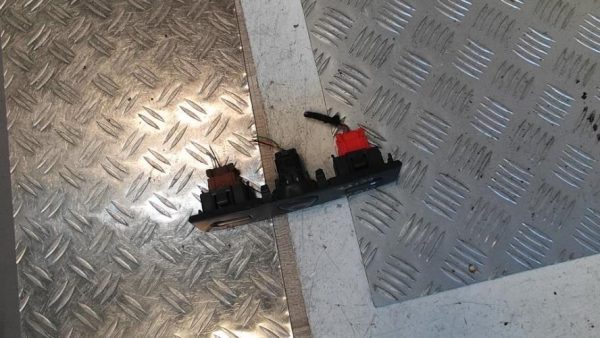 Bouton de warning RENAULT CLIO 2 PHASE 2 Diesel - Image 3