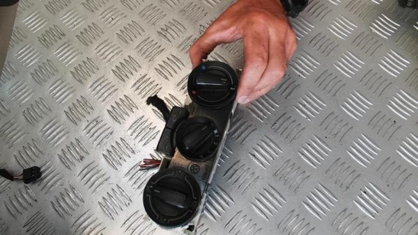 Commande chauffage VOLKSWAGEN POLO 5 PHASE 1 Diesel - Image 2