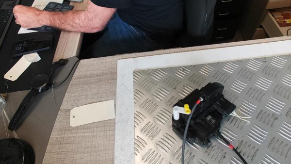 Serrure avant gauche NISSAN NOTE 1 PHASE 2 Essence - Image 5