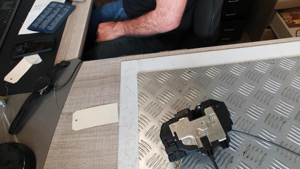 Serrure avant gauche NISSAN NOTE 1 PHASE 2 Essence - Image 6