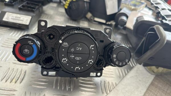 Commande chauffage FORD FIESTA 6 PHASE 2 Essence - Image 5