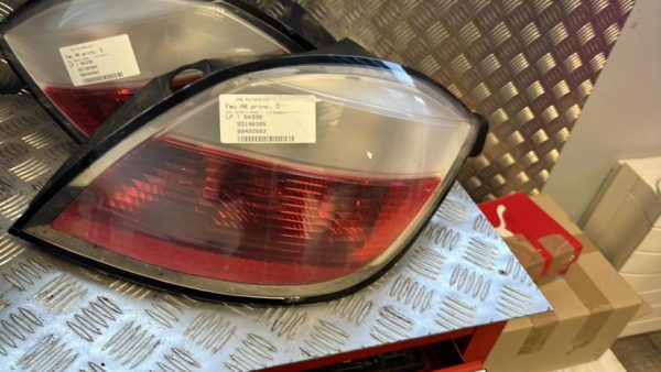 Feu arriere principal droit (feux) OPEL ASTRA H PHASE 1 Essence - Image 2