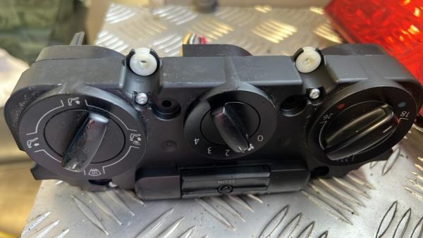 Commande chauffage VOLKSWAGEN GOLF 5 Diesel - Image 2