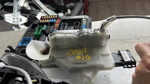 Serrure avant gauche CITROEN C-ELYSEE PHASE 1 Diesel - Image 1