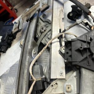 Leve vitre electrique avant gauche CHRYSLER PT CRUISER PHASE 1 BREAK Diesel - Image 1