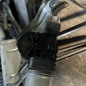 Moteur essuie glace avant DACIA DUSTER 1 PHASE 2 Diesel - Image 1