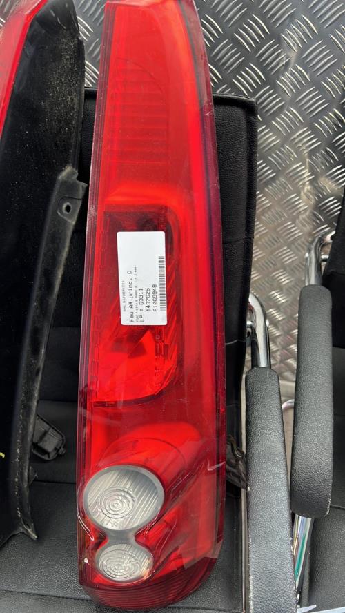 Feu arriere principal droit (feux) FORD FIESTA 5 PHASE 2 Diesel - Image 2