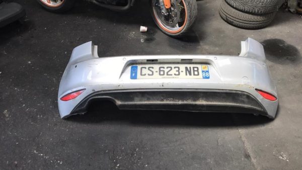 Pare choc arriere VOLKSWAGEN GOLF 7 PHASE 1 Diesel - Image 1
