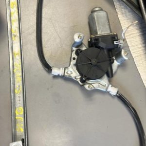Leve vitre electrique avant gauche RENAULT SCENIC 1 PHASE 2 Diesel - Image 1