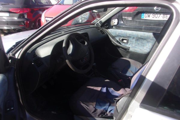 Serrure avant gauche PEUGEOT 306 BREAK Diesel - Image 2