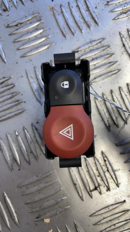 Bouton de warning RENAULT CLIO 3 PHASE 2 Essence - Image 1