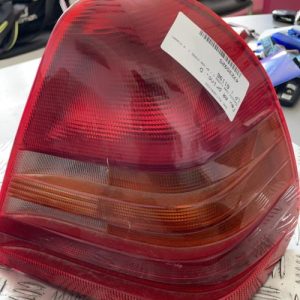 Feu arriere principal droit (feux) MERCEDES CLASSE C 202 PHASE 1 Diesel - Image 1