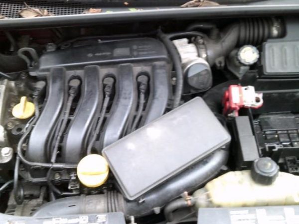 Bouton de warning RENAULT CLIO 3 PHASE 1 Essence - Image 5