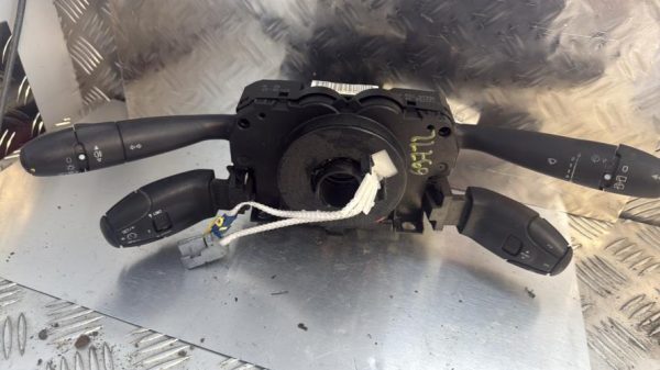Com (Bloc Contacteur Tournant+Commodo Essuie Glace+Commodo Phare) PEUGEOT 307 PHASE 1 BREAK Diesel - Image 2