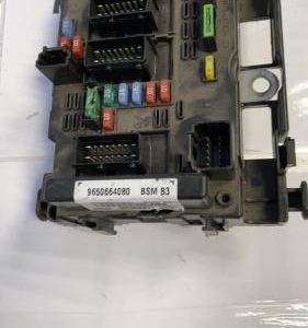 Boitier servitude moteur (BSM) PEUGEOT 206 PHASE 1 - Image 1