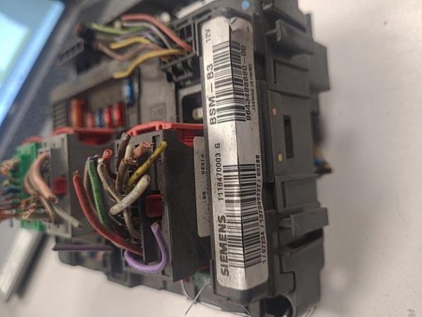 Boitier servitude moteur (BSM) PEUGEOT 206 PHASE 1 - Image 2