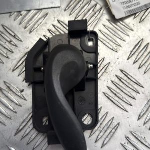 Poignee interieur avant gauche FIAT PUNTO 2 PHASE 2 Essence - Image 1