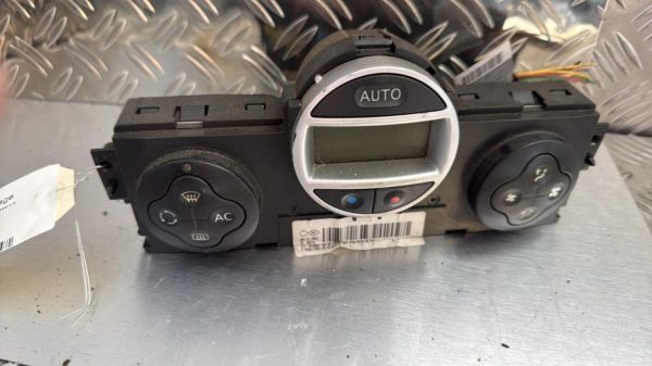 Commande chauffage RENAULT MEGANE 2 PHASE 2 Essence - Image 1