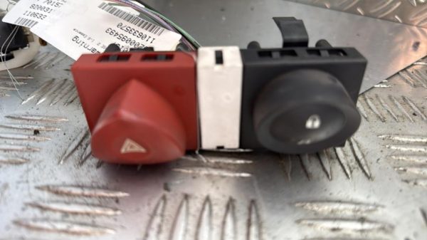 Bouton de warning RENAULT MEGANE 2 PHASE 2 Essence - Image 1