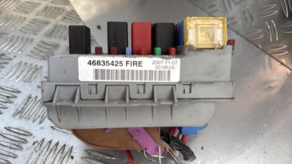 Porte fusible FIAT PUNTO 2 PHASE 2 Essence - Image 2
