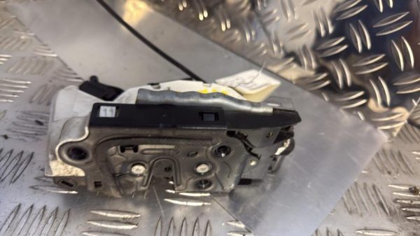 Serrure arriere droit VOLKSWAGEN POLO 5 PHASE 1 Diesel - Image 2