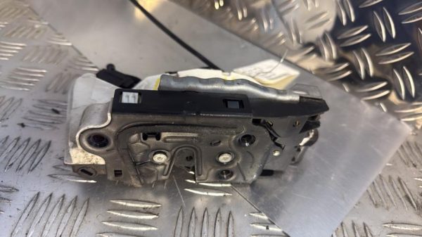Serrure arriere droit VOLKSWAGEN POLO 5 PHASE 1 Diesel - Image 3