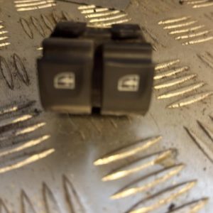 Interrupteur de leve vitre avant gauche RENAULT CLIO 4 PHASE 2 Essence - Image 1