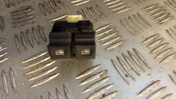 Interrupteur de leve vitre avant gauche RENAULT CLIO 4 PHASE 2 Essence - Image 3