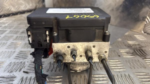 Bloc ABS (freins anti-blocage) TOYOTA YARIS 3 PHASE 1 Diesel - Image 3