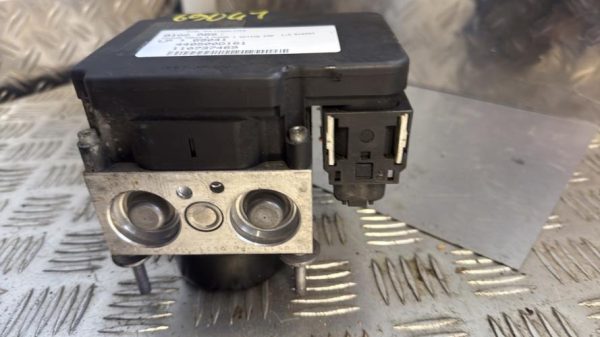 Bloc ABS (freins anti-blocage) TOYOTA YARIS 3 PHASE 1 Diesel - Image 4