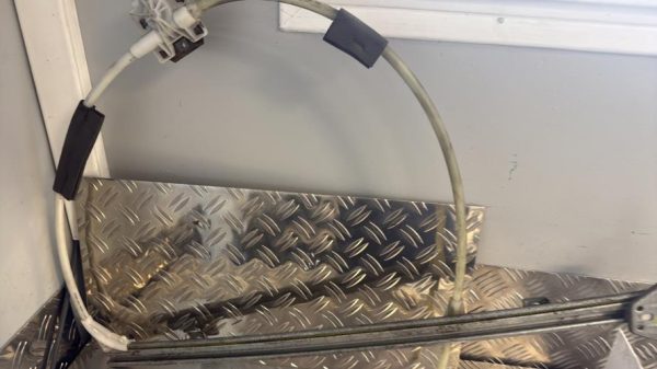 Leve vitre mecanique avant gauche RENAULT MASTER 2 PHASE 1 Diesel - Image 2