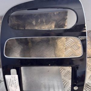 Facade autoradio RENAULT CLIO 4 PHASE 2 Essence - Image 1