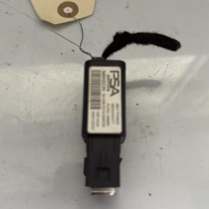 Prise port USB PEUGEOT 2008 2 Essence - Image 1