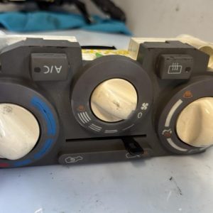 Commande chauffage NISSAN MICRA 3 PHASE 1 Essence - Image 1