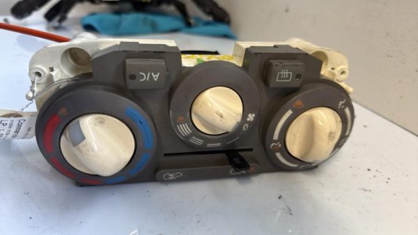 Commande chauffage NISSAN MICRA 3 PHASE 1 Essence - Image 1
