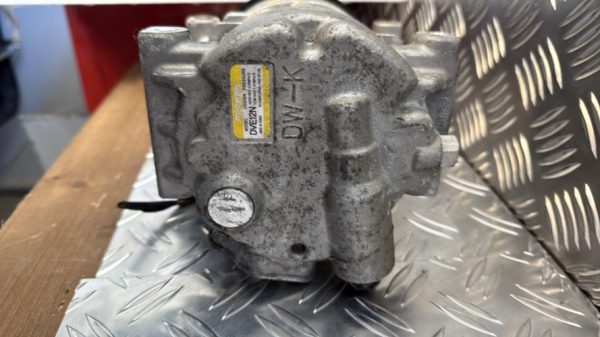 Compresseur clim KIA RIO 4 PHASE 1 Essence - Image 2