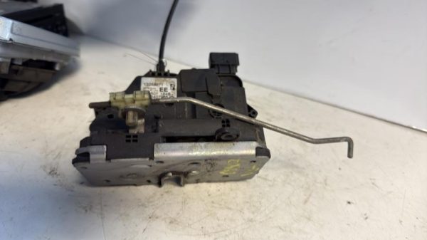 Serrure avant gauche OPEL CORSA D PHASE 1 Essence - Image 3