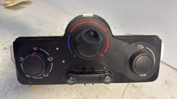 Commande chauffage RENAULT CLIO 3 PHASE 1 Essence - Image 2