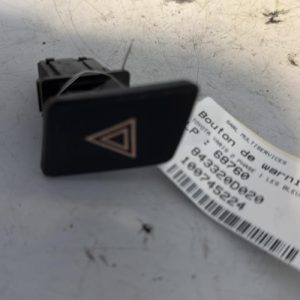 Bouton de warning TOYOTA YARIS 2 PHASE 1 Diesel - Image 1