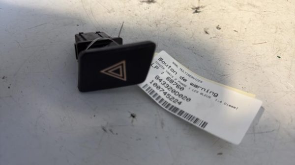 Bouton de warning TOYOTA YARIS 2 PHASE 1 Diesel - Image 3