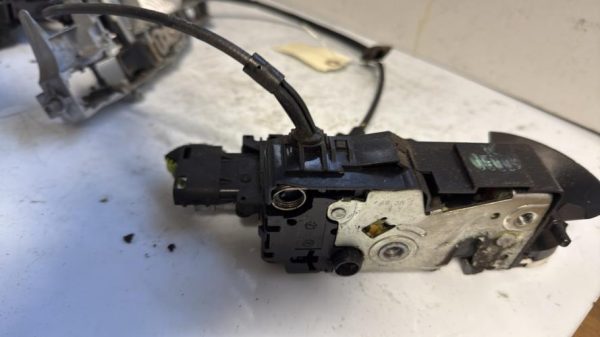 Serrure avant gauche PEUGEOT 207 PHASE 1 Essence - Image 1