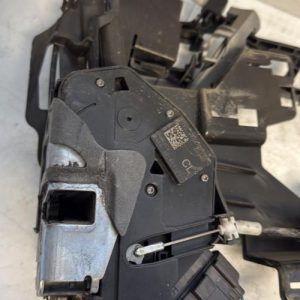 Serrure avant gauche FORD FIESTA 6 PHASE 1 Diesel - Image 1