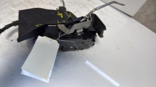 Serrure arriere gauche AUDI A4 2 PHASE 1 Diesel - Image 1
