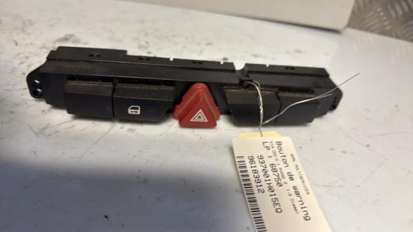 Bouton de warning KIA CEE-D 1 PHASE 2 Diesel - Image 1