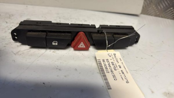 Bouton de warning KIA CEE-D 1 PHASE 2 Diesel - Image 2