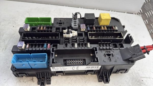 Porte fusible OPEL ASTRA H PHASE 1 Diesel - Image 2