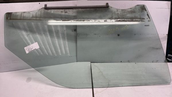 Vitre avant droit SUZUKI SWIFT 3 Essence - Image 2